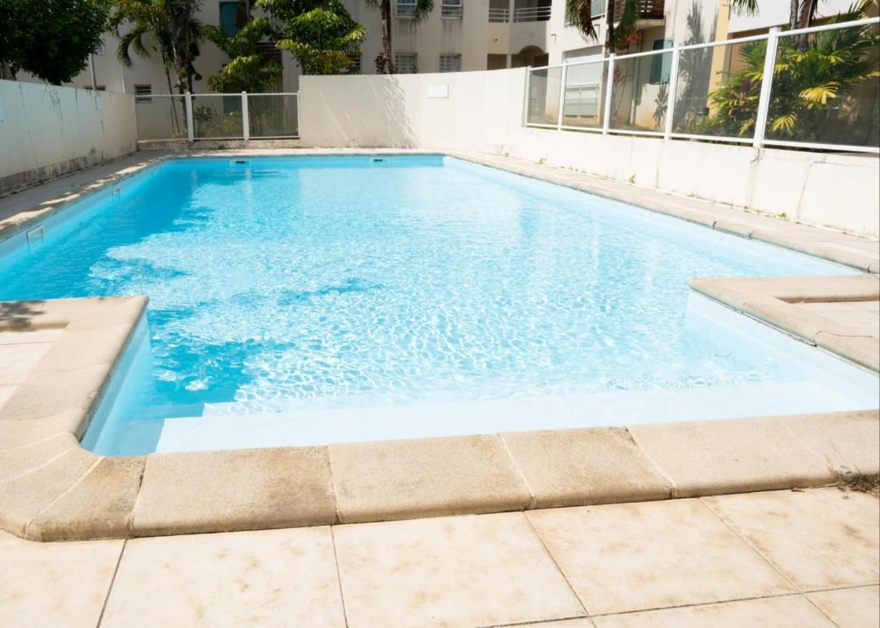 L'Ile Au Paon - Appartement T2 Avec Piscine Et Parking Les Abymes Buitenkant foto